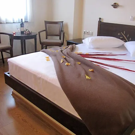 ホテル Mirovoli 2*